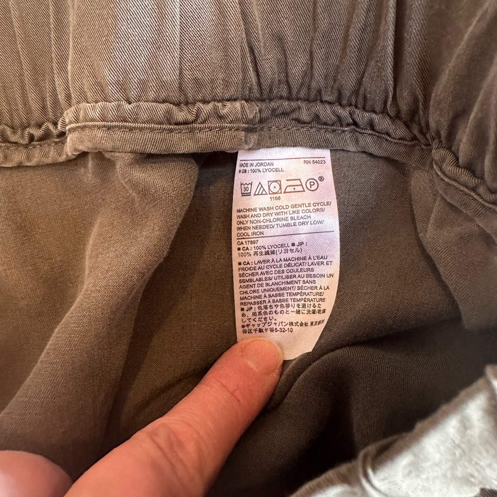 Banana Republic Women's Olive Cargo Jogger Pants - Picture 3 of 6